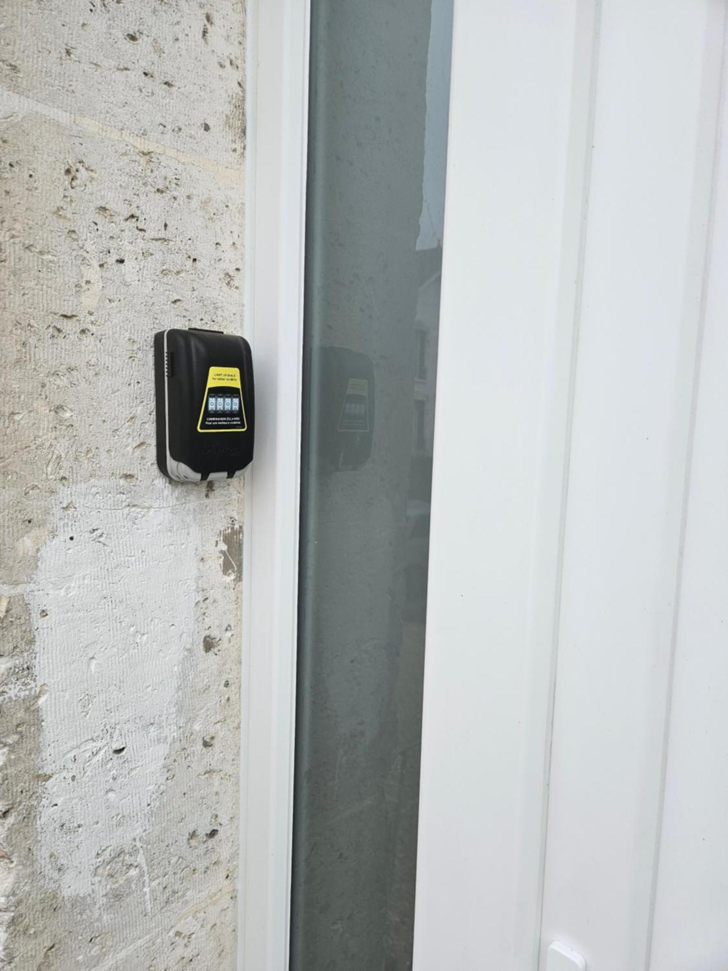Sarl La Famille 1 Apartment Angouleme Bagian luar foto