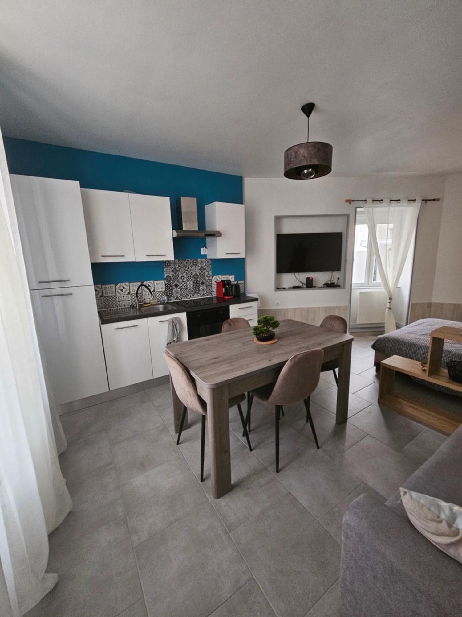 Sarl La Famille 1 Apartment Angouleme Bagian luar foto