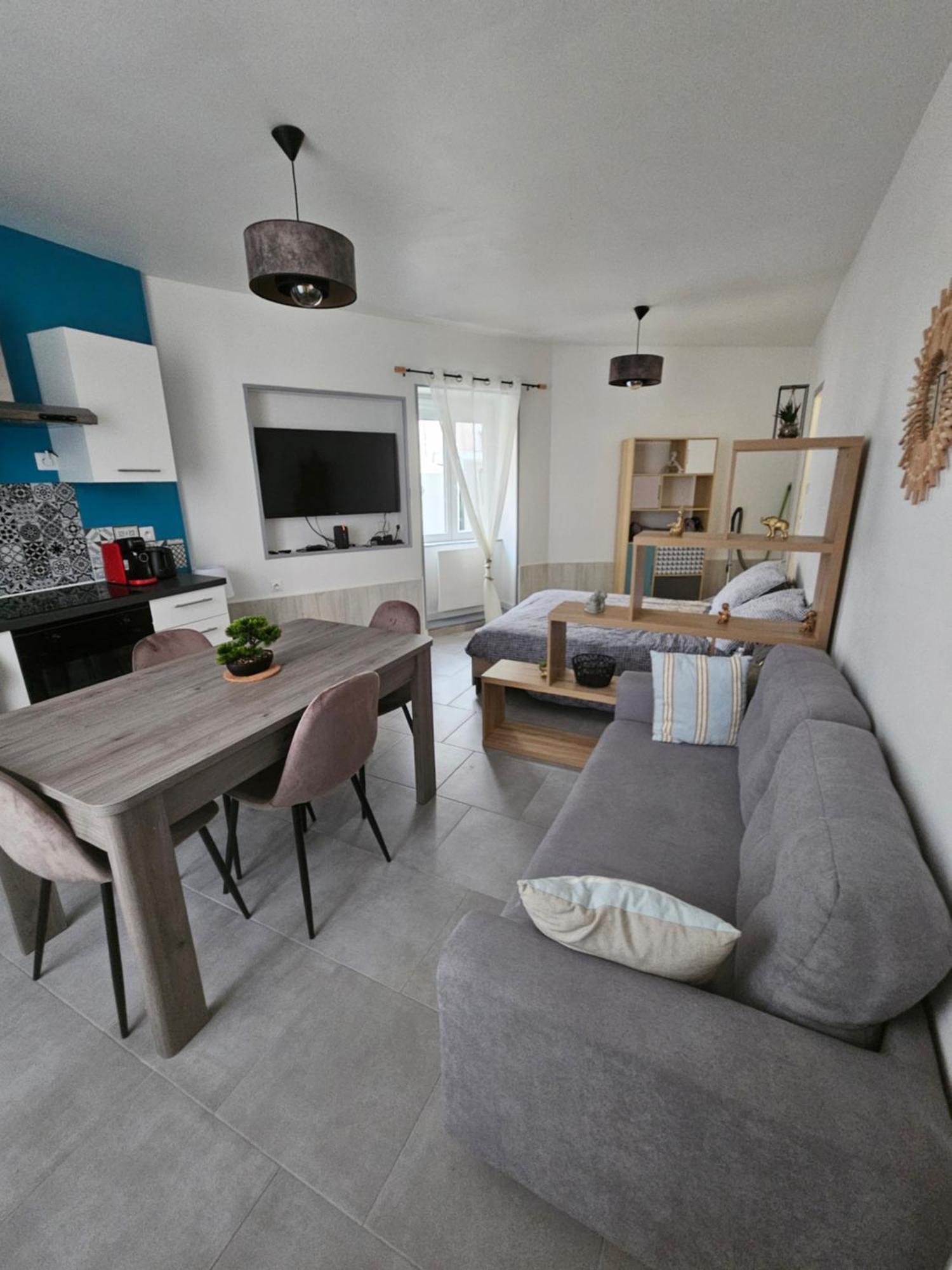 Sarl La Famille 1 Apartment Angouleme Bagian luar foto